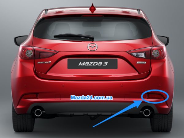 D350515M0E - Катафот (отражатель) заднего бампера правый на Mazda 3 хэтчбек (2016-2018)