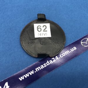 GHP950A11A62 — Заглушка крюка переднего бампера красная (41V) Mazda 6 (2012-2017) с галогенными фарами