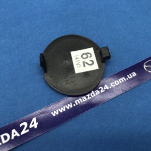 GHP950A11A62 — Заглушка крюка переднего бампера красная (41V) Mazda 6 (2012-2017) с галогенными фарами