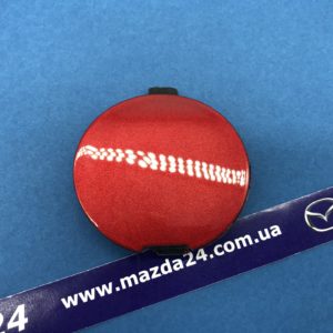 GHP950A11A62 — Заглушка крюка переднего бампера красная (41V) Mazda 6 (2012-2017) с галогенными фарами