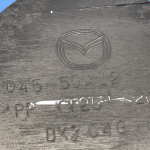 KD4550A12BB - Заглушка буксировочного крюка переднего бампера Mazda CX-5 (2012-2016)