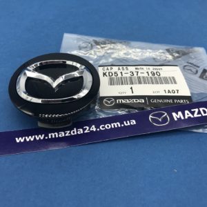 KD5137190 - Оригинальный колпачок (заглушка) диска Мазда 3, 6, CX-5, CX-9