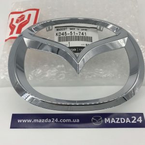 Эмблема передняя Mazda CX-5 KE, CX-9 TB – KD4551741. Вид спереди.