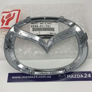 Эмблема передняя Mazda CX-5 KE, CX-9 TB – KD4551741. Вид с обратной стороны.